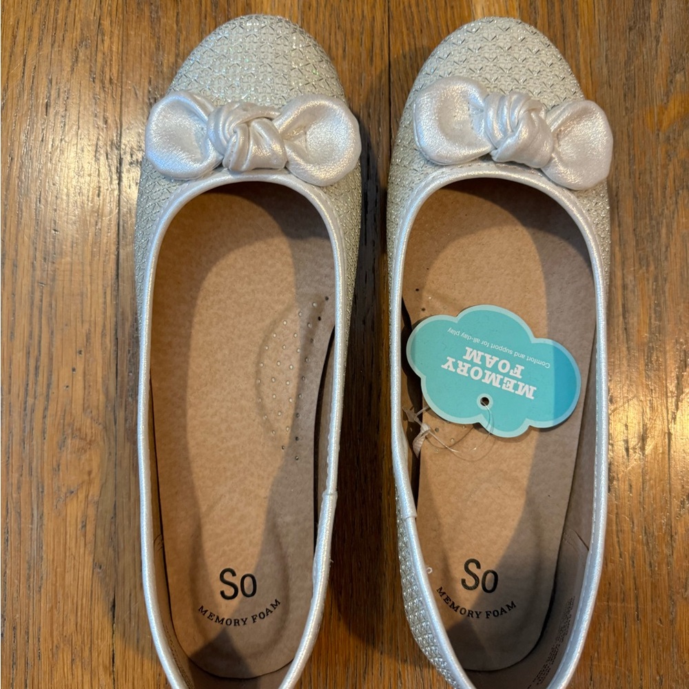 NEW Girls sparkling dress shoes! Size 6